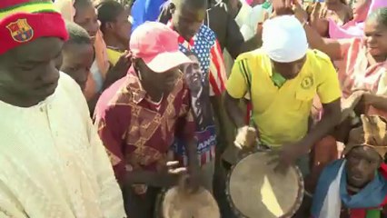 Hollande receives rapturous welcome in Mali's Timbuktu