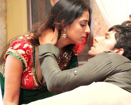 Hot Mahie Gill back with 'Saheb Biwi Aur Gangster Returns'