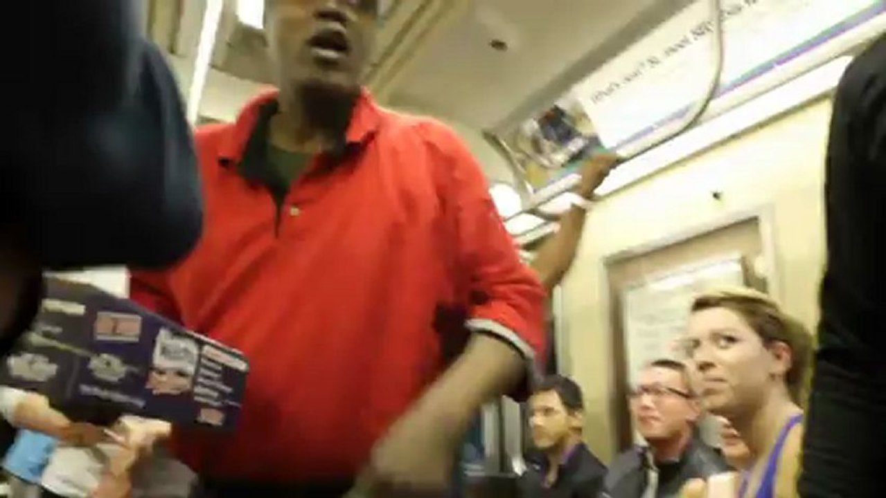 Amazing singer in New-York city subway