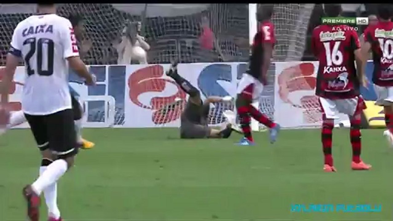 Alexandre Pato'nun Corinthians'taki ilk golü