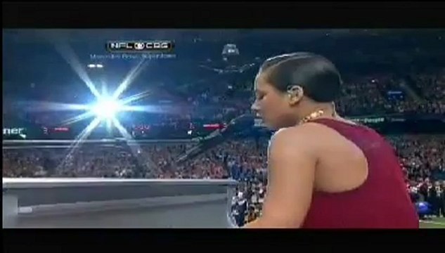 Super Bowl 2013 : Alicia Keys chante l'hymne national