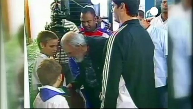 Fidel Castro réapparaît en public pour voter aux...