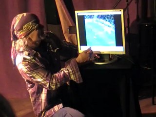 Un primate dans les cages