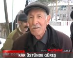 Kar üstünde güreş