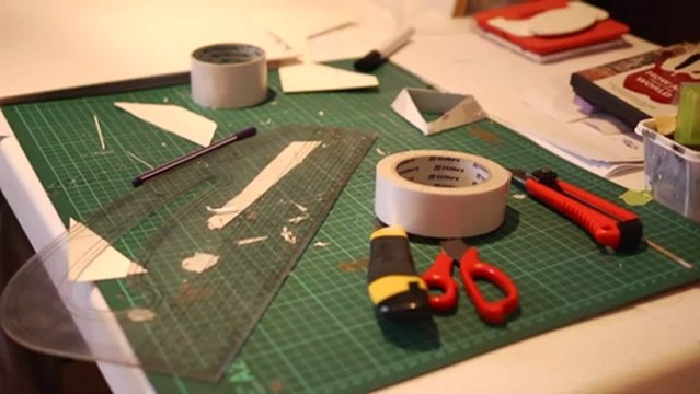 Il réalise d'incroyables tableaux avec du tissu et un fer à repasser