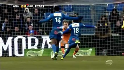 Elyaniv Barda salta 4 uomini e va in gol