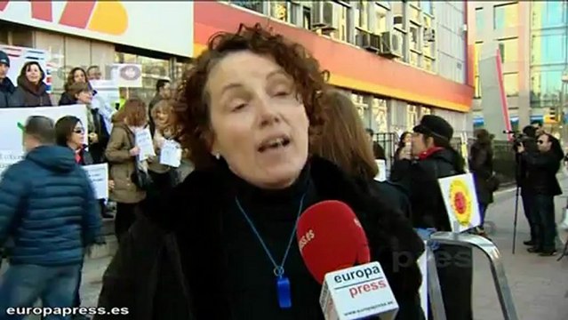 Trabajadores de Iberia 'juzgan' a sus directivos