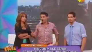 Ale Sergi y Andrea Rincón se besaron... ¡y bailaron reggaetón en vivo!