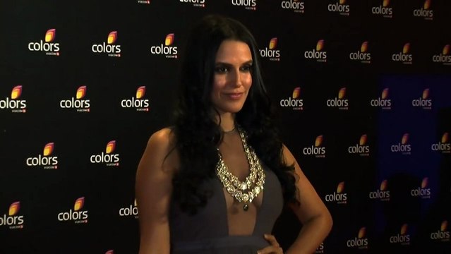 Neha Dhupia's Daring Cleavage Act! [HD]