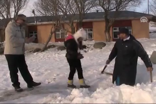 Donan Çıldır Gölü'nde yüzecek