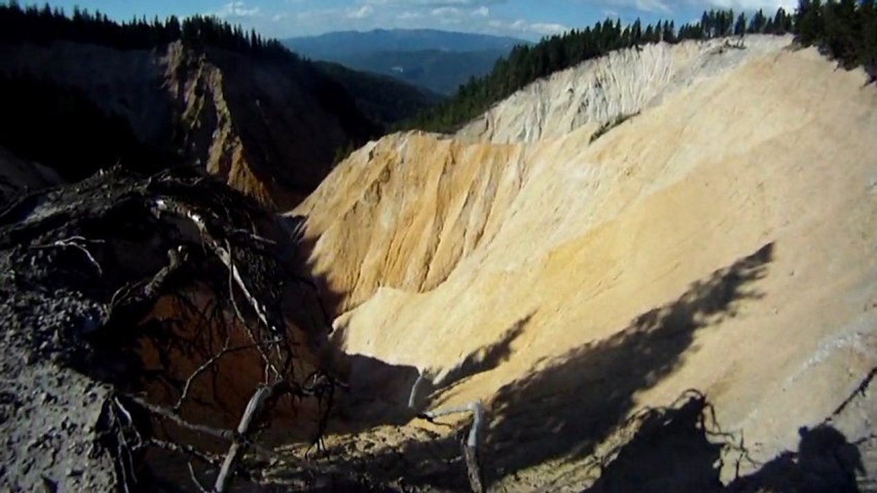 Aventuri pe bicicleta - Expeditie in Muntii Apuseni - Traseul: Vartop - Groapa Ruginoasa - Vartop