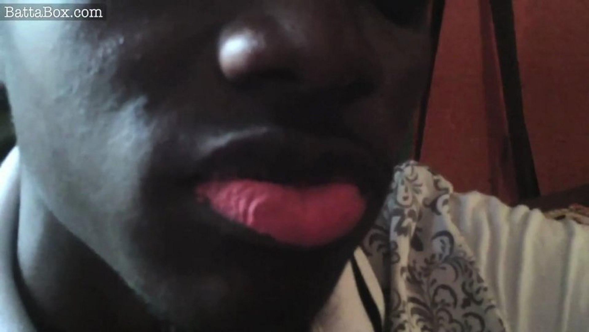 Tatouage lèvres rose au Nigeria - Vidéo Dailymotion