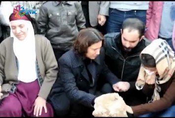 Irmak babasının mezarını ziyaret etti