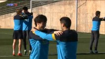 El Barcelona se ejercita junto al filial y con Abidal de regreso