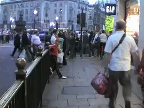 Mehran Muslimim in London, Picadilly-circus