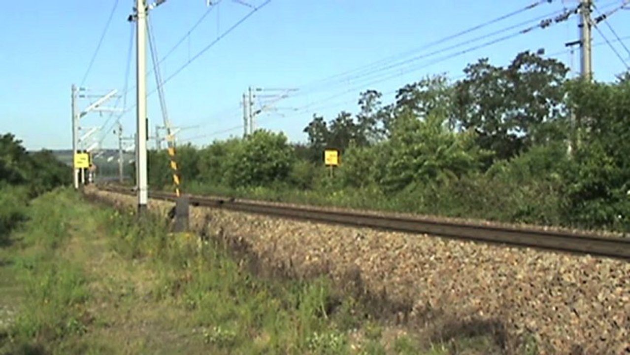 Züge auf dem östlichen Damm des Göhltalviaduktes (Viadukt von Moresnet), DLC Class 66, 2x Cobra E186