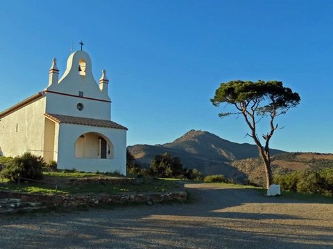LA TOUR DE LA MADELOC....depuis Banyuls-sur-Mer