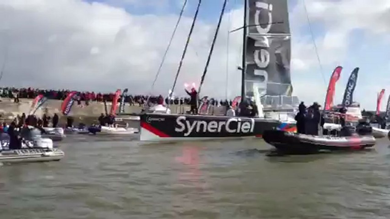 Vendée Globe. Arrivée de Jean Le Cam aux Sables d'Olonne (3)