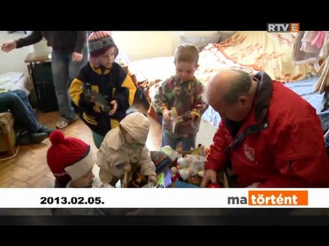 Ma történt Tüzifát osztottak a Karitász tagjai 2013.04.05.