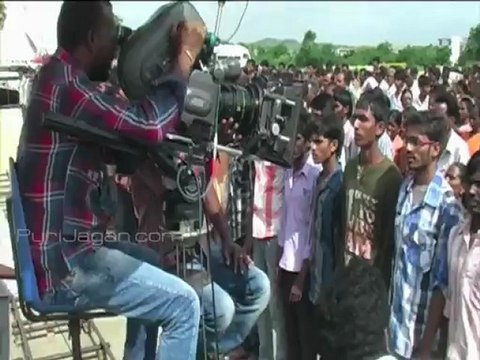 Cameraman Gangatho Rambabu Making - Part 2