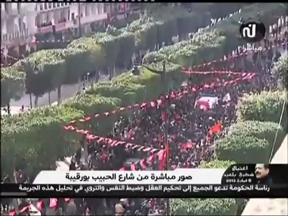 Tunis  transport de la victime au milieu du peuple  2013-02-06