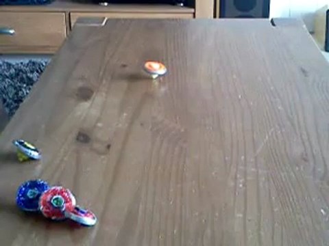 les toupies beyblades d'éthan 6 ans.