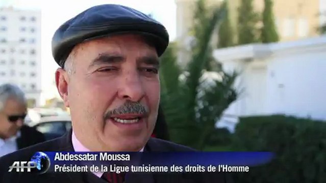 Une foule s'est réunie devant le ministère de l'Intérieur, dans la capitale tunisienne pour protester contre l'assasinat de Chokri Belaïd