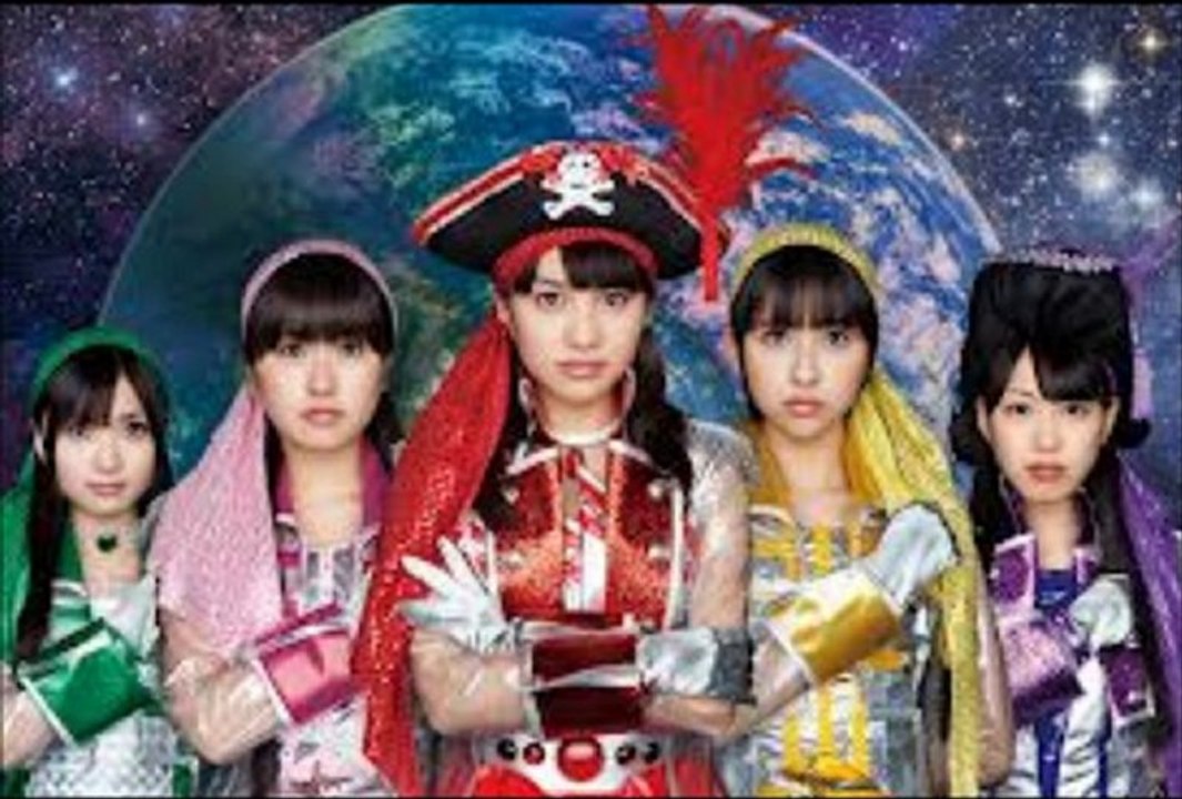 2013年2月9日  第46回NHK福祉大相撲 ももいろクローバーZ 本日2月9日に東京・両国国技館にて「第46回NHK福祉大相撲」が開催。 この中で、力士と女性歌手が共演する「お楽しみ歌くらべ」のコーナーに、 ももいろクローバーZ、坂本冬美らが出演した。