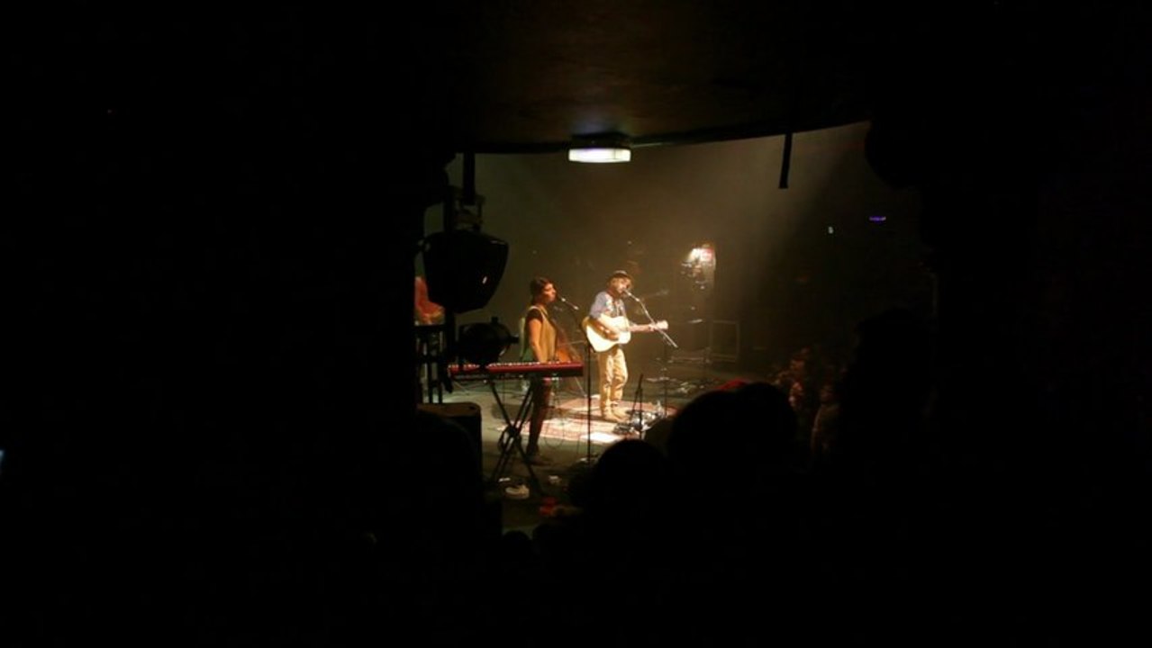 Concours Chante "Wooden Chair" sur scène avec Angus Stone