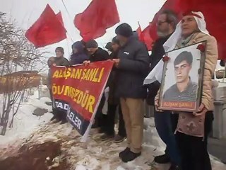 AlisanSanli-cenaze-20130203-GRUP YORUM AMERİKA DEFOL