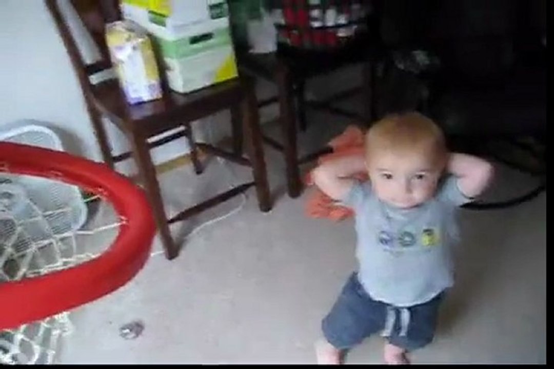 Un enfant de 2 ans super doué au basket