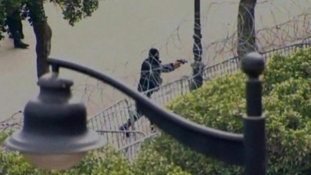 Tunisia dissolves government