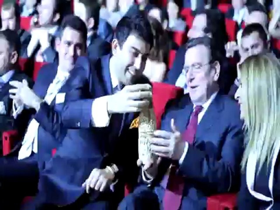 Kerem Göğüş Tüketici Zirvesinde Gerhard Schröder ile