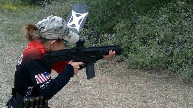 Fille de 13 ans tire avec 3 armes