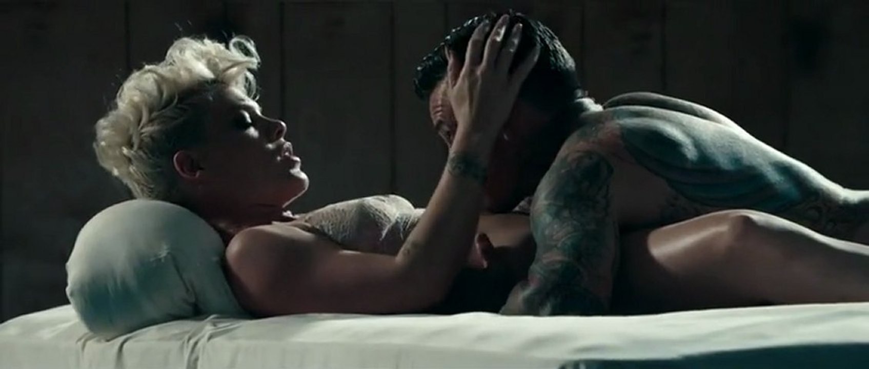 P!nk - Just Give Me A Reason ft. Nate Ruess (FUN) (Offciail Music Video)