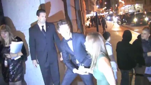 Why Does Eddie Redmayne Think Robert Pattinson is Hotter Than Him?