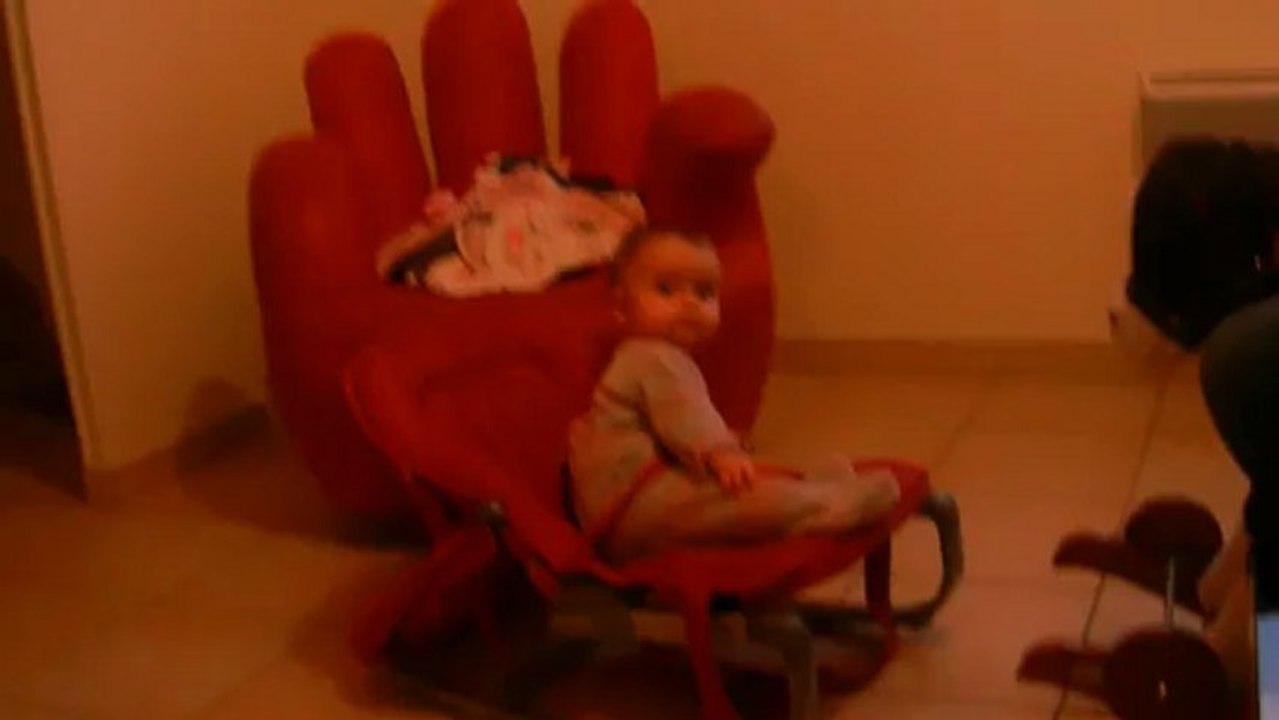 Anaïs qui fait du cheval avec Olivier