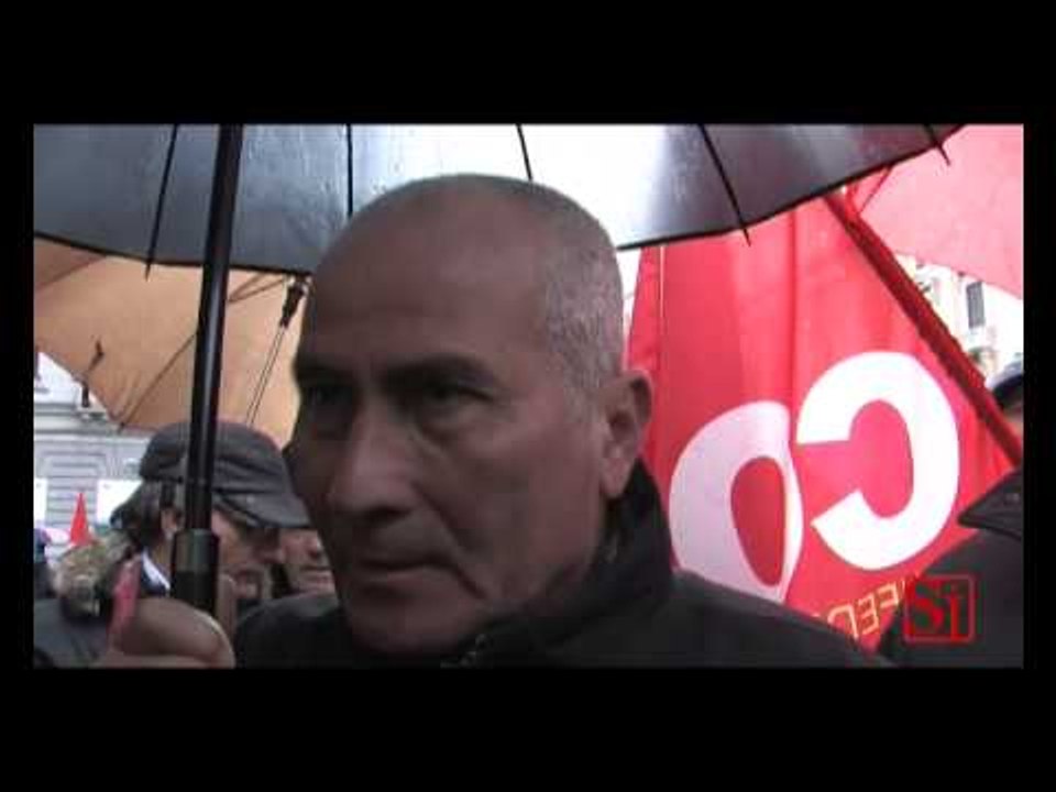 Napoli - Dipendenti partecipate occupano Camera Commercio (07.02.13)