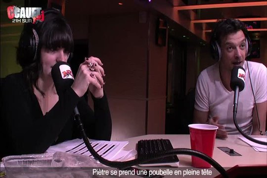 Piètre se prend une poubelle en pleine tête - C'Cauet sur NRJ