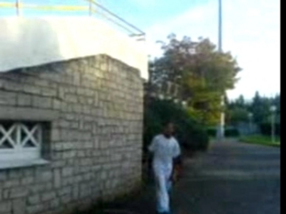 Thomas joue le singe 2