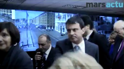 Manuel Valls visite le centre de supervision urbaine de Marseille