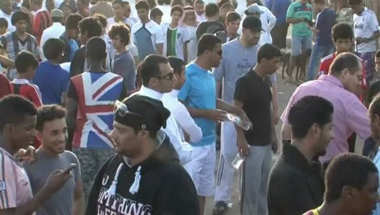 Exotic animal market draws crowds in Saudi Arabia