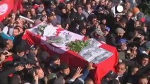 Tunisia, scontri con la polizia ai funerali di Chokri Belaid