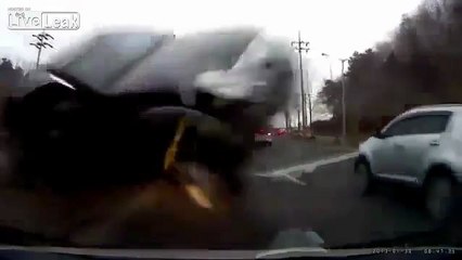 DashCam Car Crash in South Korea February 2013