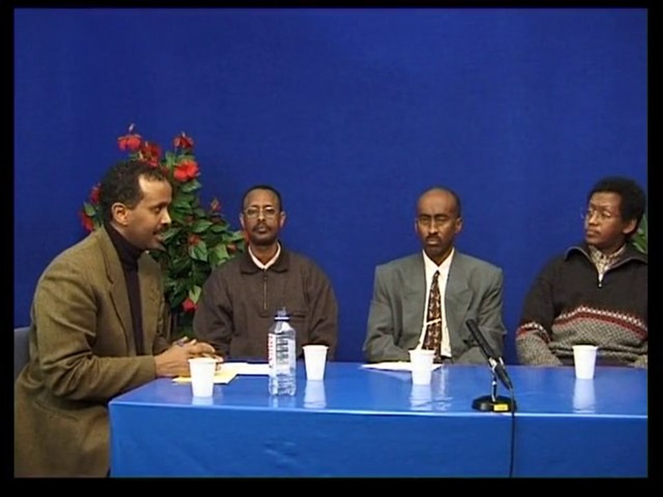 Somali Public school teachers in Copenhagen talking to their community on how to improve the contact between school and parents , cultural differences and how the parents can support their kids.