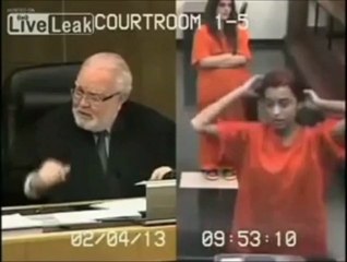 Âgée de 18 ans, elle insulte et fait un doigt d'honneur au juge