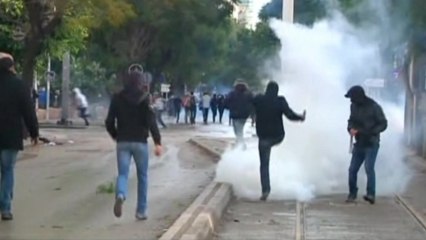 Violence mars funeral of Tunisian opposition leader