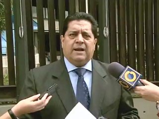 Diputado Zambrano consignó solicitud formal de audiencia con Chávez