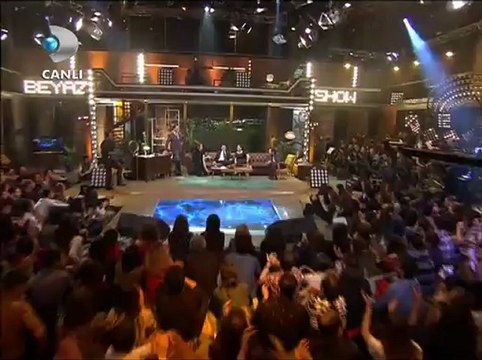 Филиз Ахмет в шоуто на Беяз
