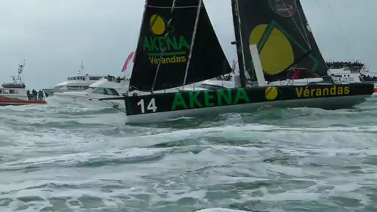 Vendee Globe 2013 Arrivée Arnaud Boisssière sur Akena teamsportvendee.fr E-B (1)